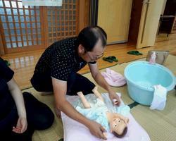 赤ちゃんのお風呂（沐浴）体験の画像