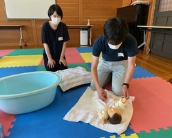 赤ちゃんのお風呂（沐浴）体験の画像
