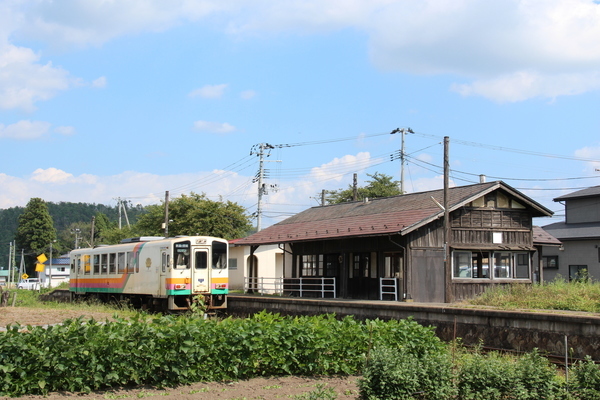 長井線と西大塚駅