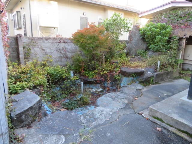 detached 上小松